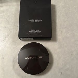 New with box Laura Mercier smooth Finish Foundation Powder